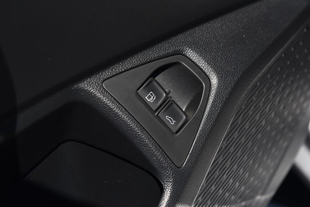 Volkswagen Jetta Vehicle Full-screen Gallery Image 9