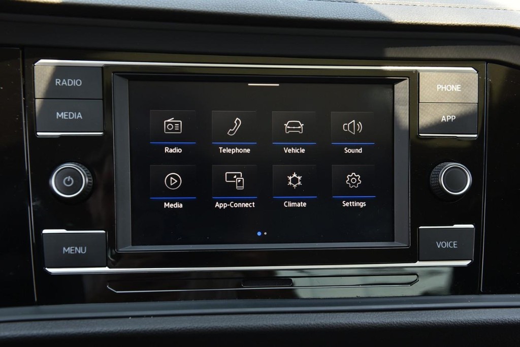 Volkswagen Jetta Vehicle Full-screen Gallery Image 13