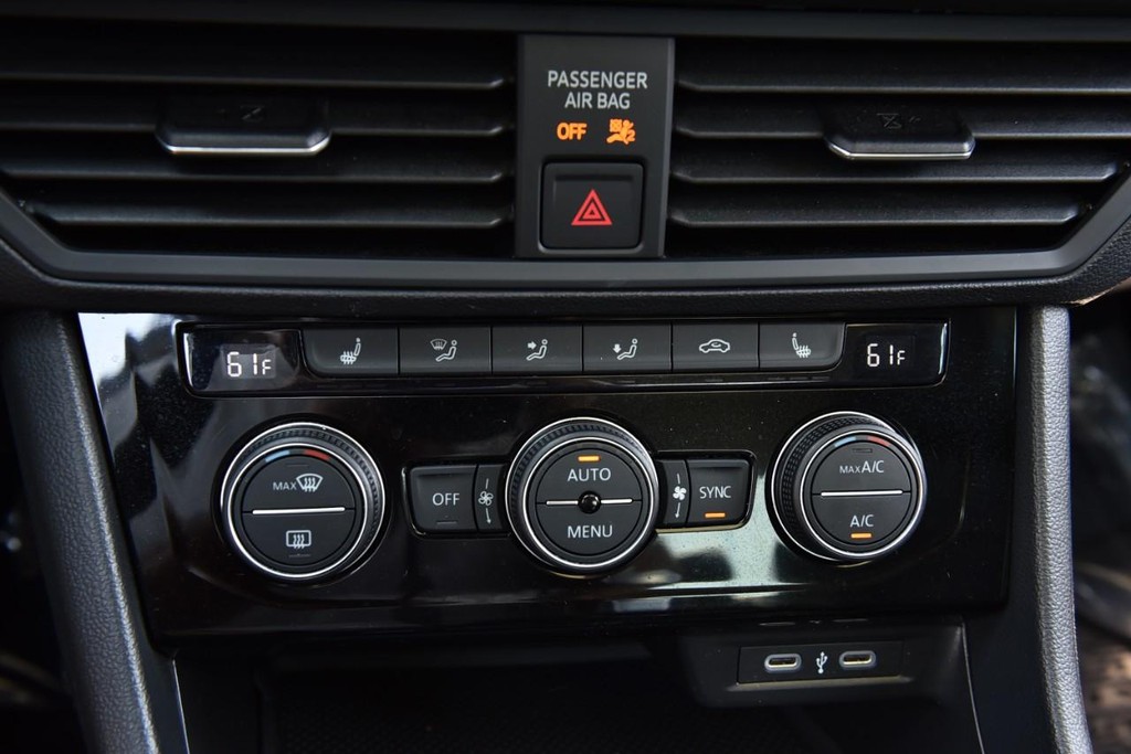 Volkswagen Jetta Vehicle Full-screen Gallery Image 14