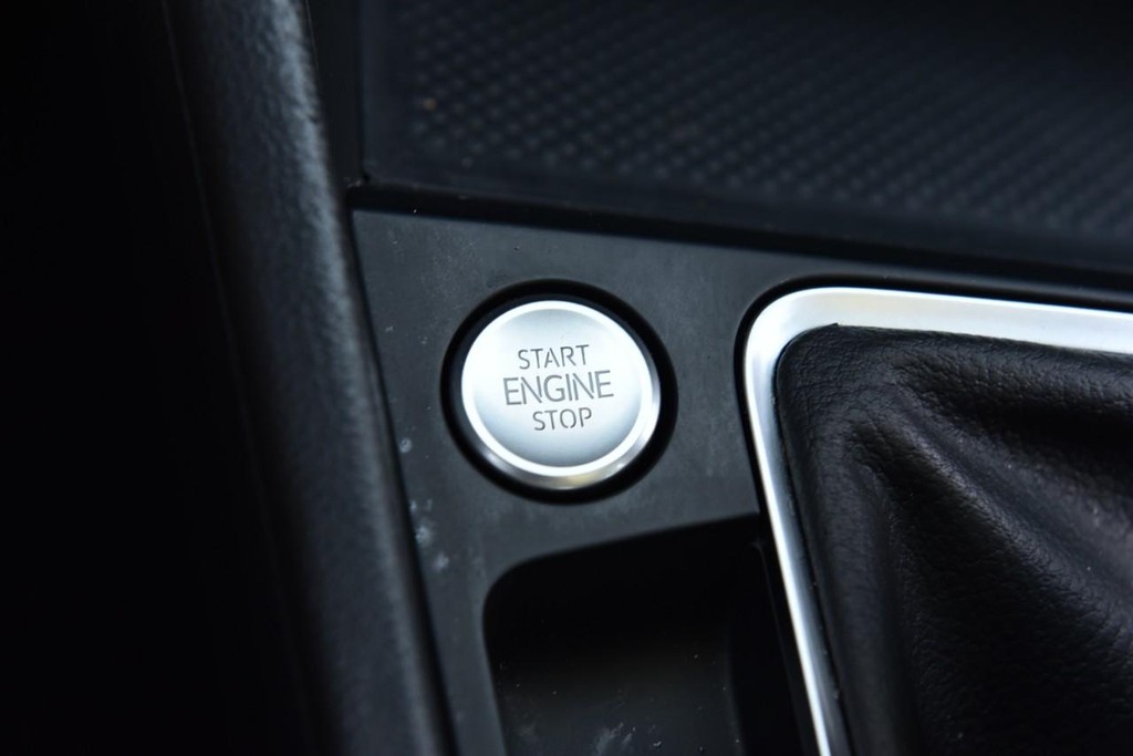 Volkswagen Jetta Vehicle Full-screen Gallery Image 16