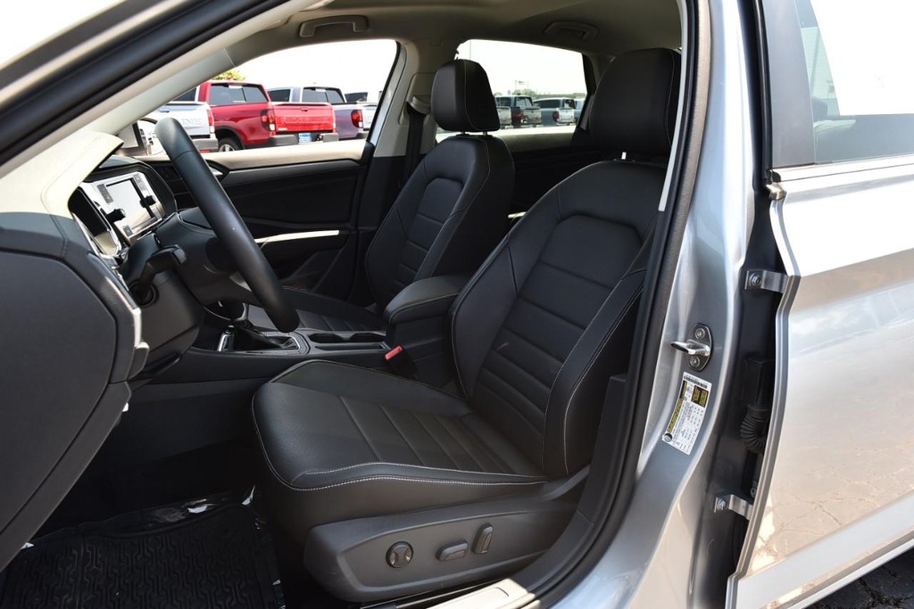Volkswagen Jetta Vehicle Full-screen Gallery Image 19