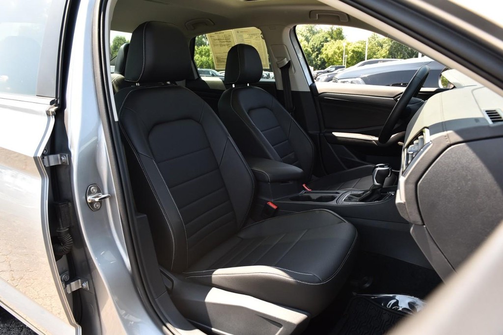 Volkswagen Jetta Vehicle Full-screen Gallery Image 20