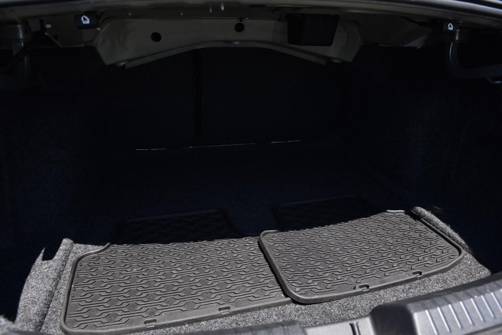 Volkswagen Jetta Vehicle Full-screen Gallery Image 23