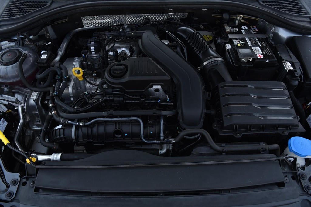 Volkswagen Jetta Vehicle Full-screen Gallery Image 24