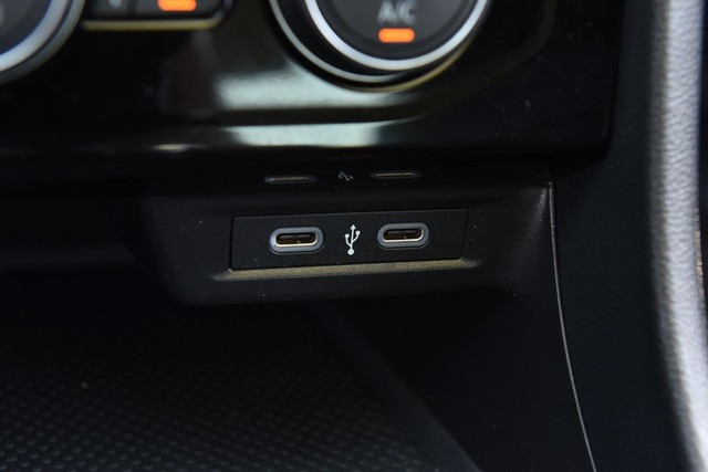 Volkswagen Jetta Vehicle Image 15