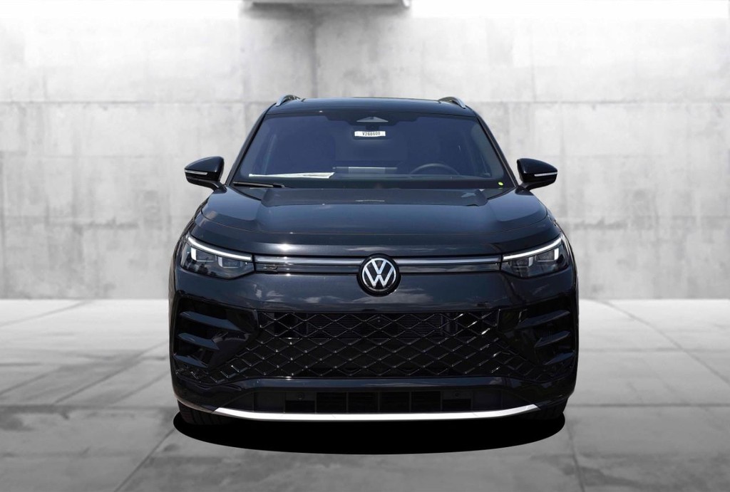 Volkswagen Tiguan Vehicle Full-screen Gallery Image 4