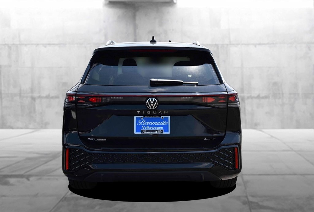 Volkswagen Tiguan Vehicle Full-screen Gallery Image 6