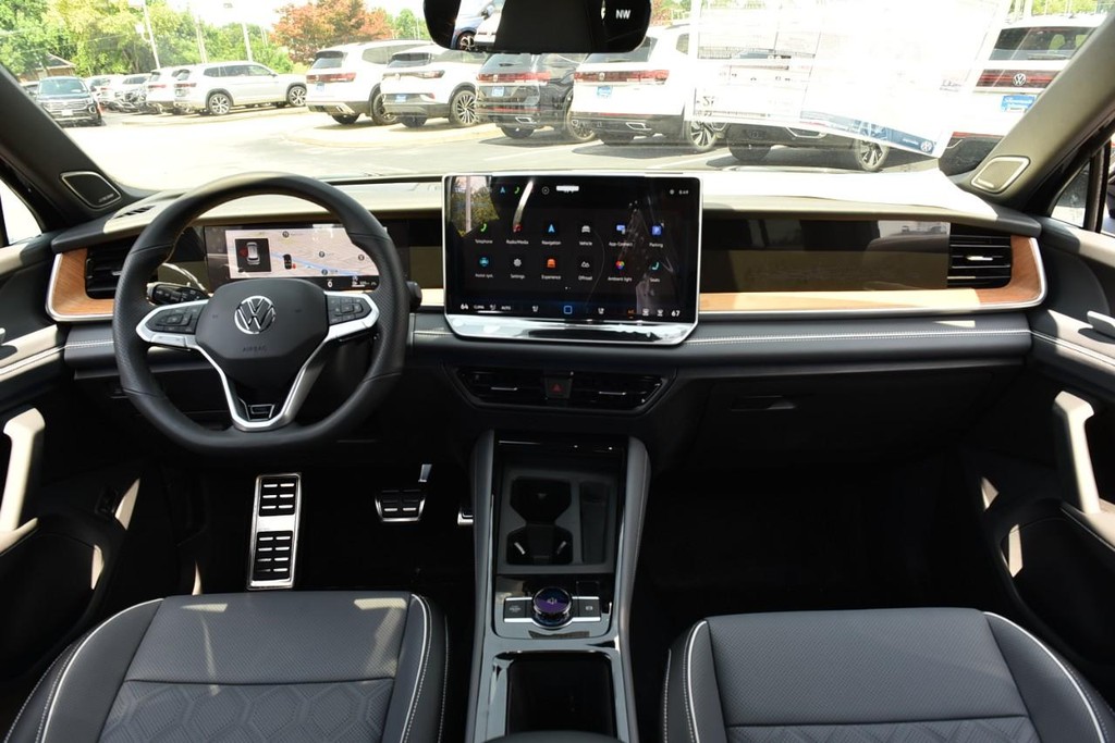 Volkswagen Tiguan Vehicle Full-screen Gallery Image 7
