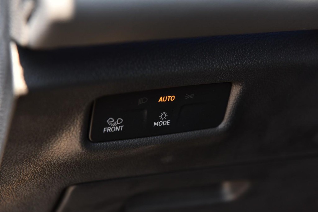 Volkswagen Tiguan Vehicle Full-screen Gallery Image 11