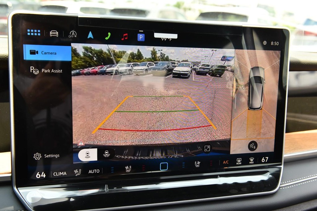 Volkswagen Tiguan Vehicle Full-screen Gallery Image 13