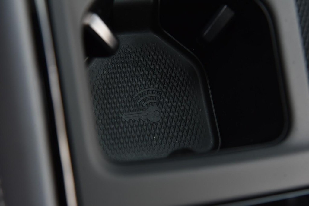 Volkswagen Tiguan Vehicle Full-screen Gallery Image 16