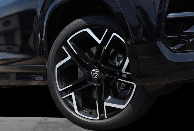 Volkswagen Tiguan Vehicle Image 03