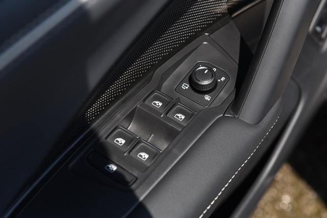 Volkswagen Tiguan Vehicle Image 08