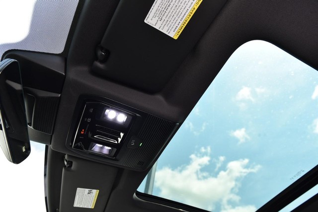 Volkswagen Tiguan Vehicle Image 21
