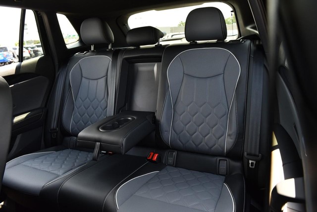 Volkswagen Tiguan Vehicle Image 22