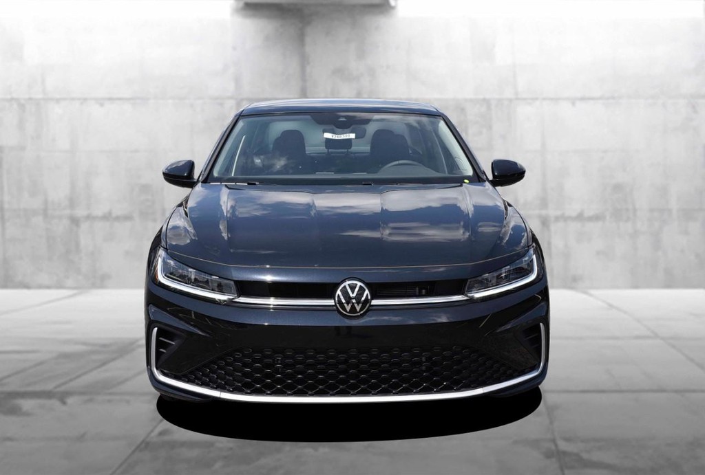Volkswagen Jetta Vehicle Full-screen Gallery Image 4