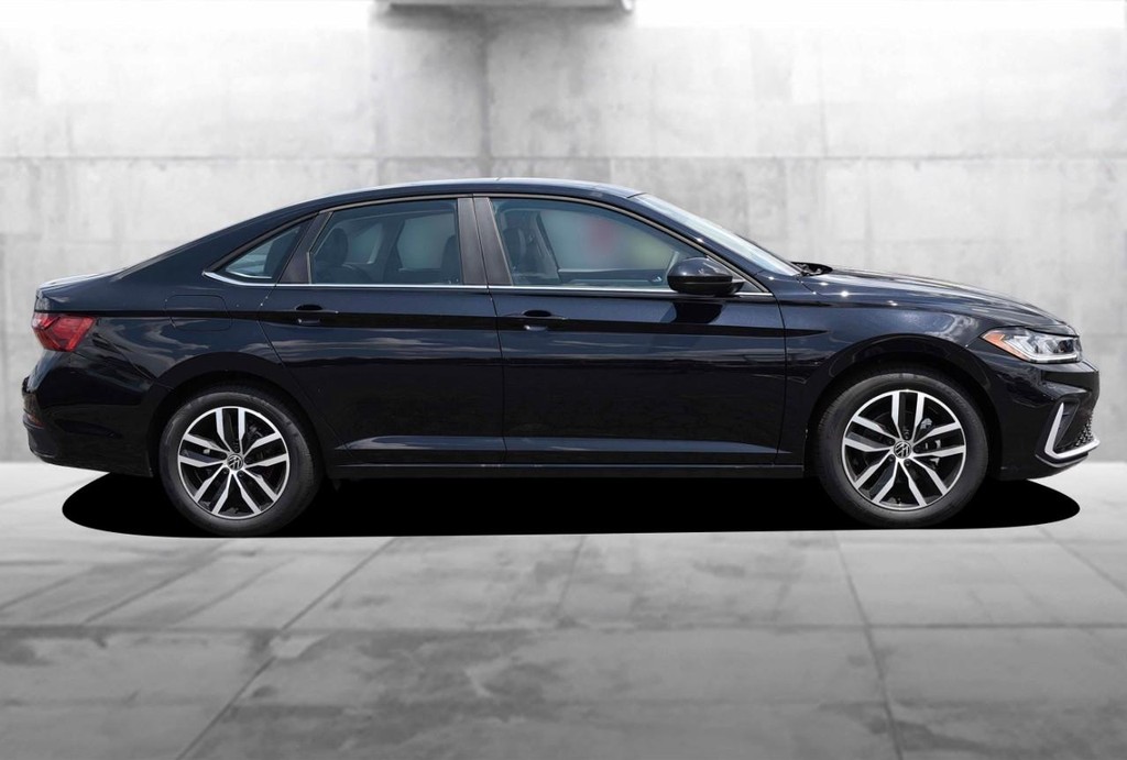 Volkswagen Jetta Vehicle Full-screen Gallery Image 5