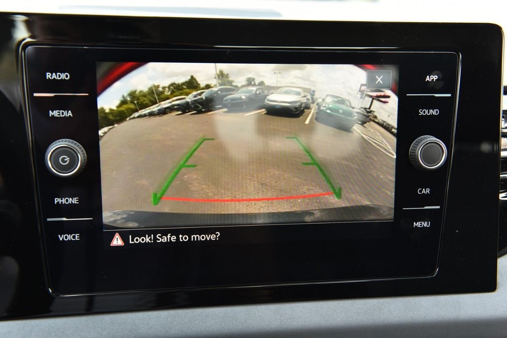 Volkswagen Jetta Vehicle Full-screen Gallery Image 13