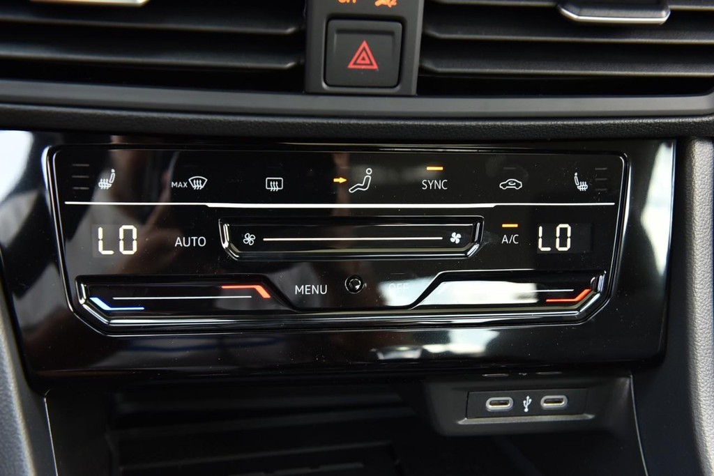 Volkswagen Jetta Vehicle Full-screen Gallery Image 15