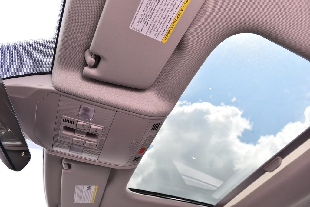 Volkswagen Jetta Vehicle Full-screen Gallery Image 22