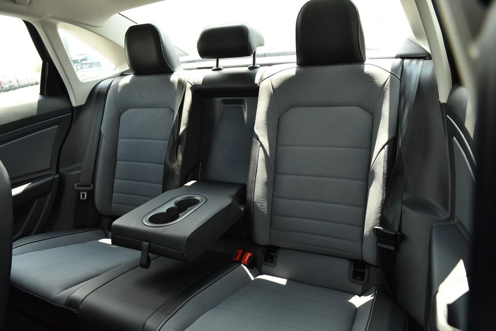 Volkswagen Jetta Vehicle Full-screen Gallery Image 23