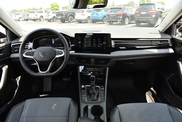 Volkswagen Jetta Vehicle Image 07