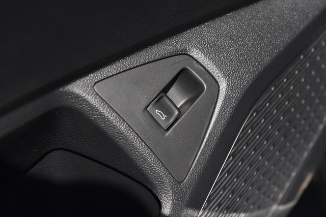 Volkswagen Jetta Vehicle Image 09