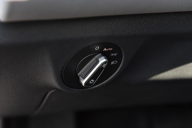 Volkswagen Jetta Vehicle Image 11