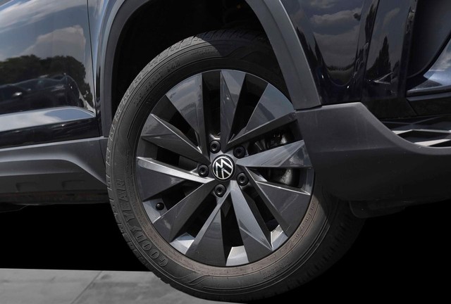 Volkswagen Taos Vehicle Image 03