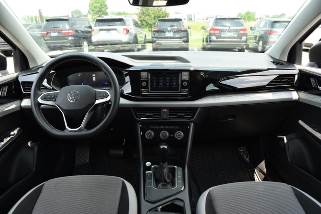 Volkswagen Taos Vehicle Image 07