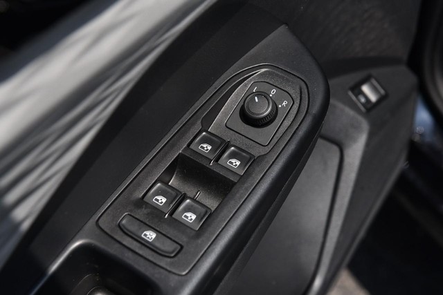 Volkswagen Taos Vehicle Image 08