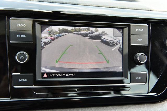 Volkswagen Taos Vehicle Image 12