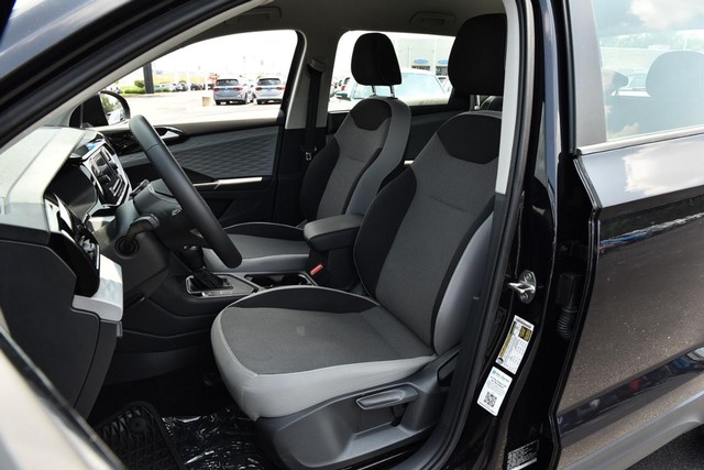 Volkswagen Taos Vehicle Image 18