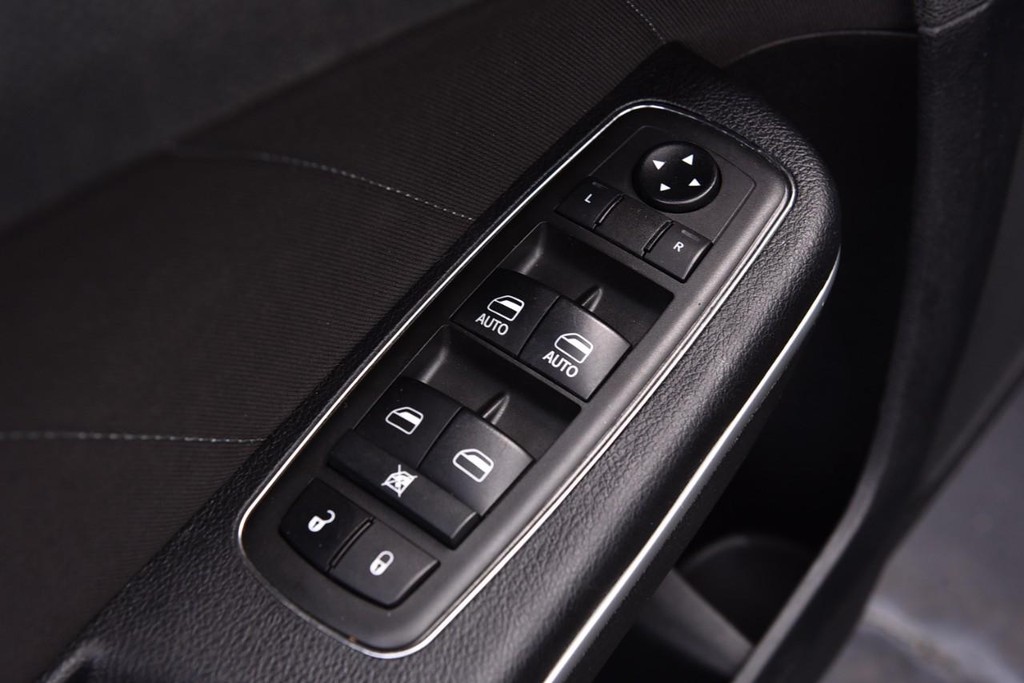 Dodge Charger Vehicle Full-screen Gallery Image 08