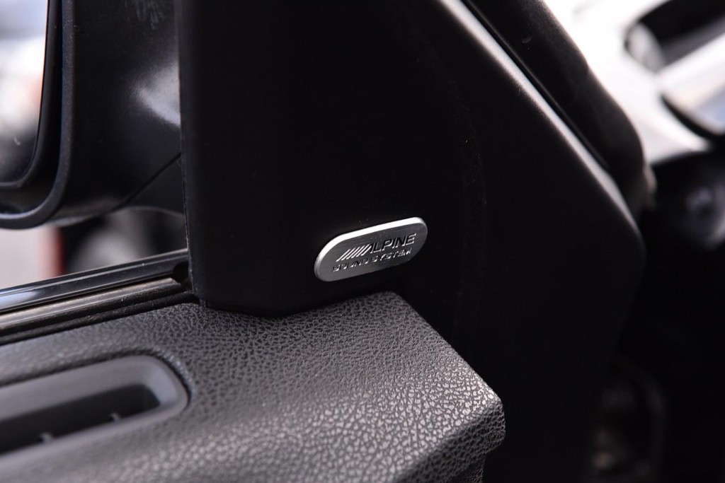 Dodge Charger Vehicle Full-screen Gallery Image 09