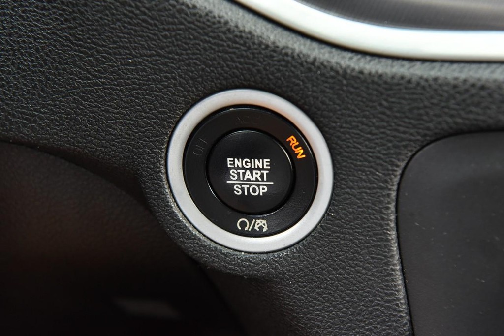 Dodge Charger Vehicle Full-screen Gallery Image 16