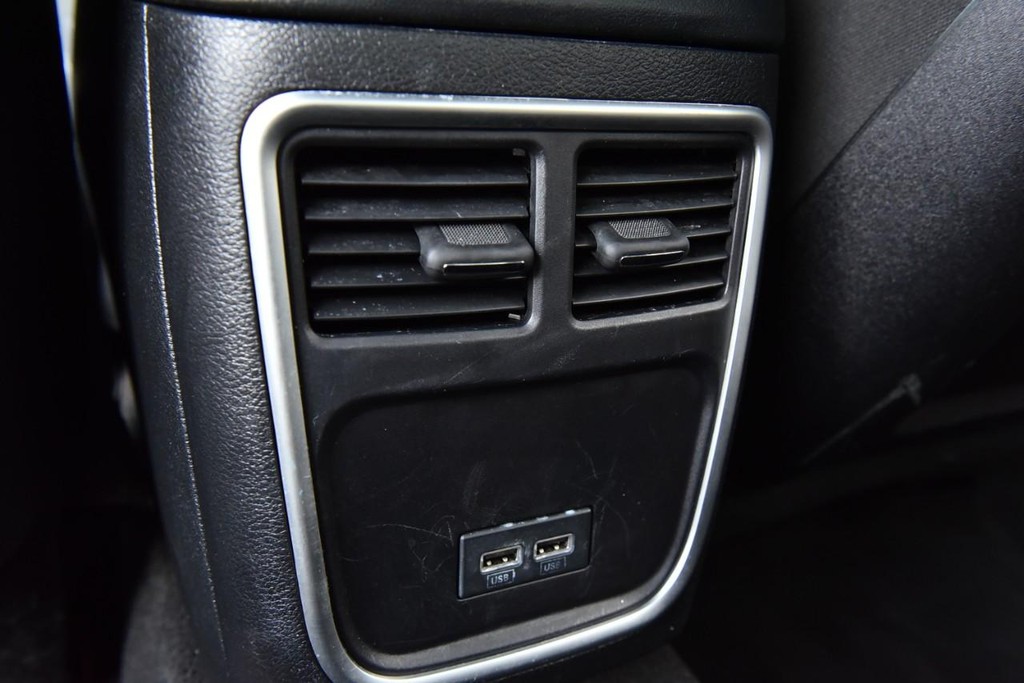 Dodge Charger Vehicle Full-screen Gallery Image 21