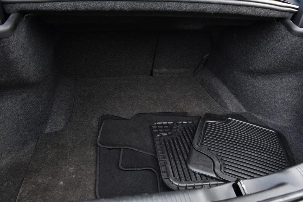 Dodge Charger Vehicle Full-screen Gallery Image 22