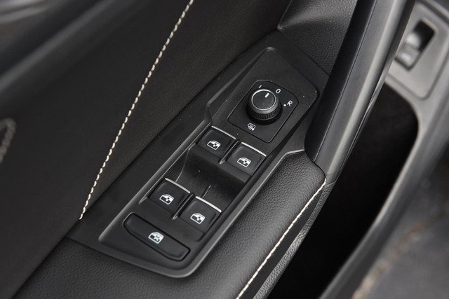 Volkswagen Tiguan Vehicle Image 08