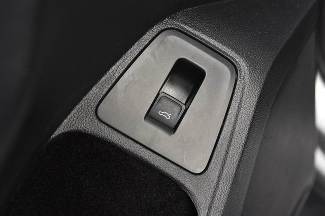 Volkswagen Tiguan Vehicle Image 09