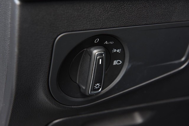 Volkswagen Tiguan Vehicle Image 11
