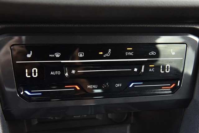 Volkswagen Tiguan Vehicle Image 15