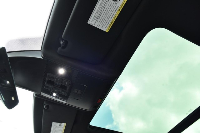 Volkswagen Tiguan Vehicle Image 22