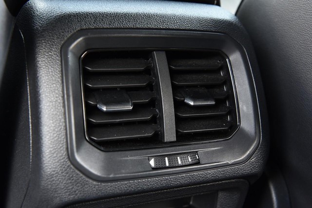Volkswagen Tiguan Vehicle Image 24