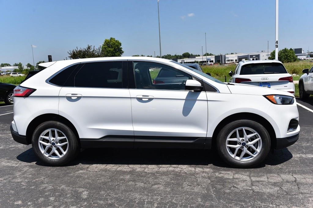 Ford Edge Vehicle Full-screen Gallery Image 05