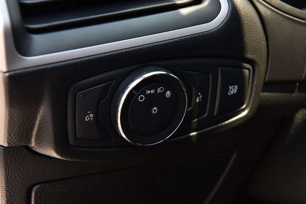 Ford Edge Vehicle Full-screen Gallery Image 10