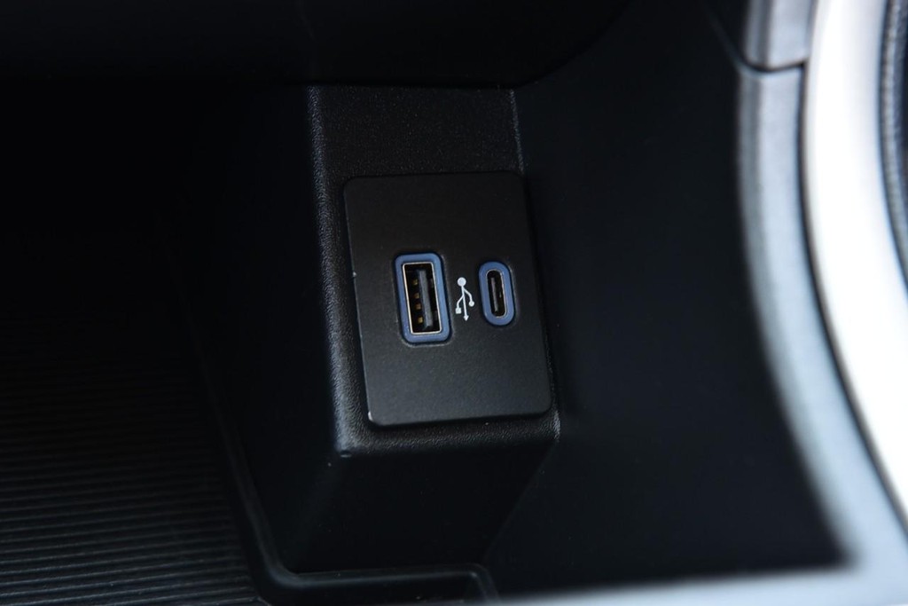 Ford Edge Vehicle Full-screen Gallery Image 16