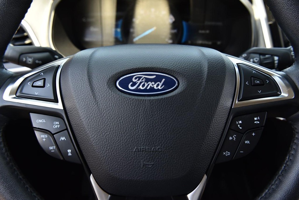 Ford Edge Vehicle Full-screen Gallery Image 17