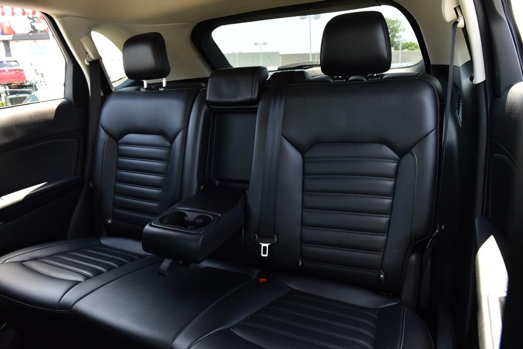 Ford Edge Vehicle Full-screen Gallery Image 20