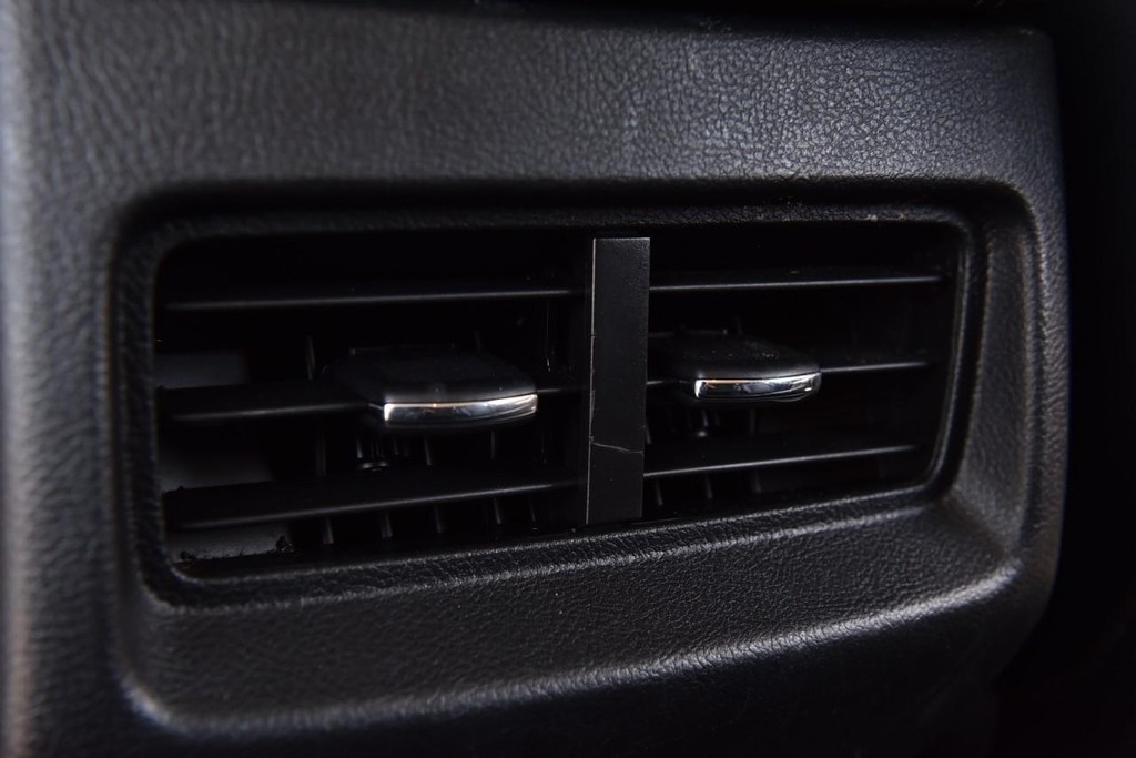 Ford Edge Vehicle Full-screen Gallery Image 21